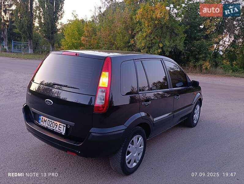 Хэтчбек Ford Fusion 2005 в Радомышле