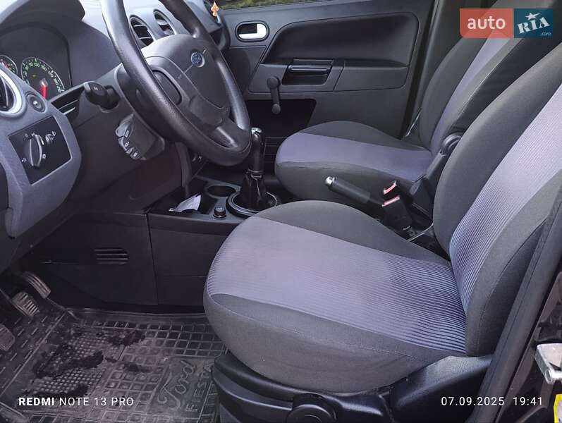 Хэтчбек Ford Fusion 2005 в Радомышле