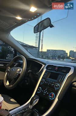 Седан Ford Fusion 2013 в 