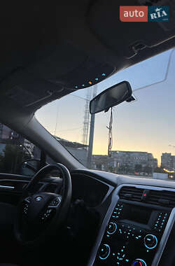 Седан Ford Fusion 2013 в 