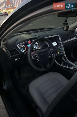 Седан Ford Fusion 2013 в 