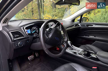 Седан Ford Fusion 2015 в 