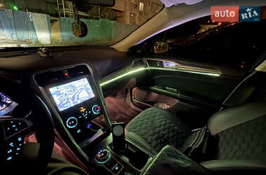 Седан Ford Fusion 2018 в 