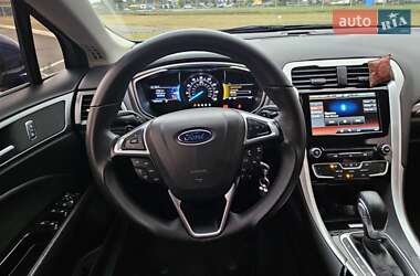 Седан Ford Fusion 2015 в 