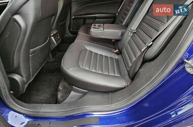 Седан Ford Fusion 2015 в 