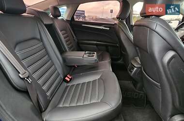 Седан Ford Fusion 2015 в 
