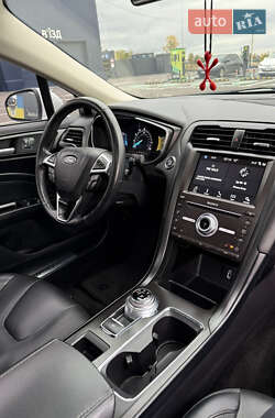 Седан Ford Fusion 2018 в 