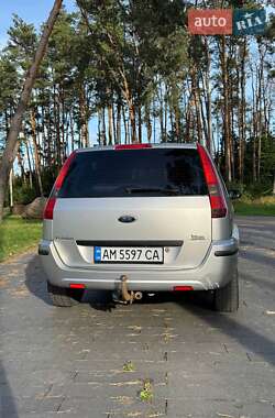 Хэтчбек Ford Fusion 2004 в 