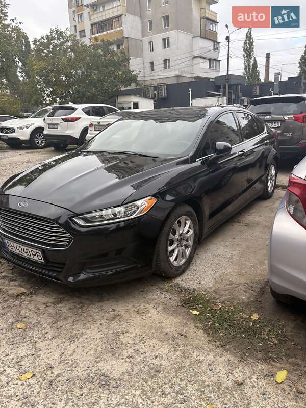 Седан Ford Fusion 2015 в 