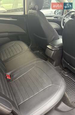 Седан Ford Fusion 2015 в 