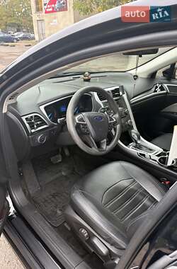 Седан Ford Fusion 2015 в 