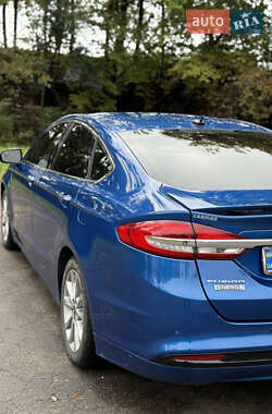 Седан Ford Fusion 2016 в 