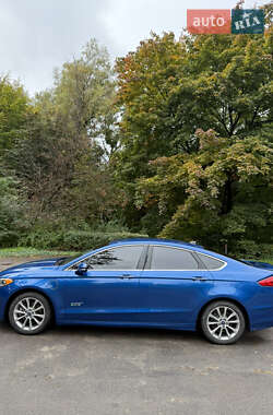 Седан Ford Fusion 2016 в 