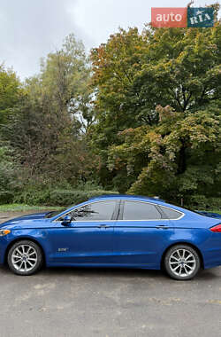Седан Ford Fusion 2016 в 