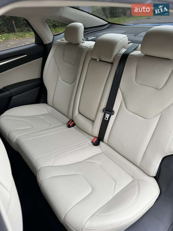 Седан Ford Fusion 2016 в Львові