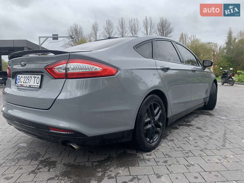 Седан Ford Fusion 2013 в 