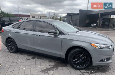 Седан Ford Fusion 2013 в 