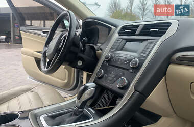 Седан Ford Fusion 2013 в 