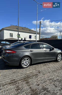 Седан Ford Fusion 2016 в 