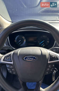Седан Ford Fusion 2016 в 