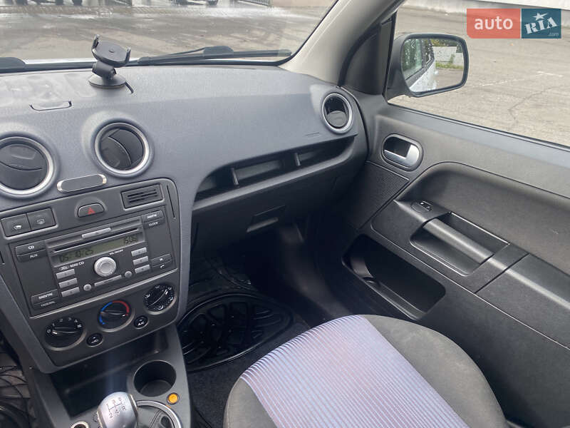 Хэтчбек Ford Fusion 2011 в Львове