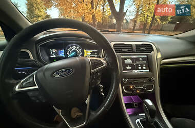 Седан Ford Fusion 2016 в 
