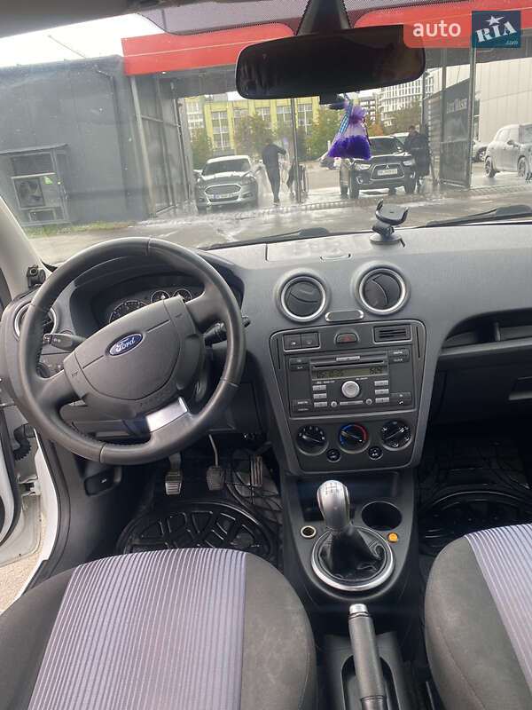 Хетчбек Ford Fusion 2011 в Львові
