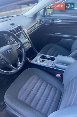 Седан Ford Fusion 2017 в 