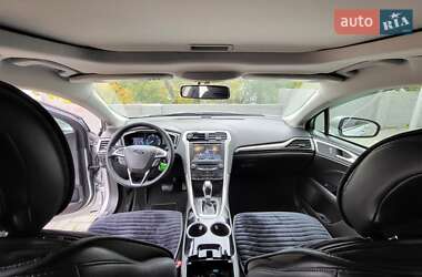 Седан Ford Fusion 2013 в 
