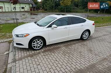 Седан Ford Fusion 2015 в Львові