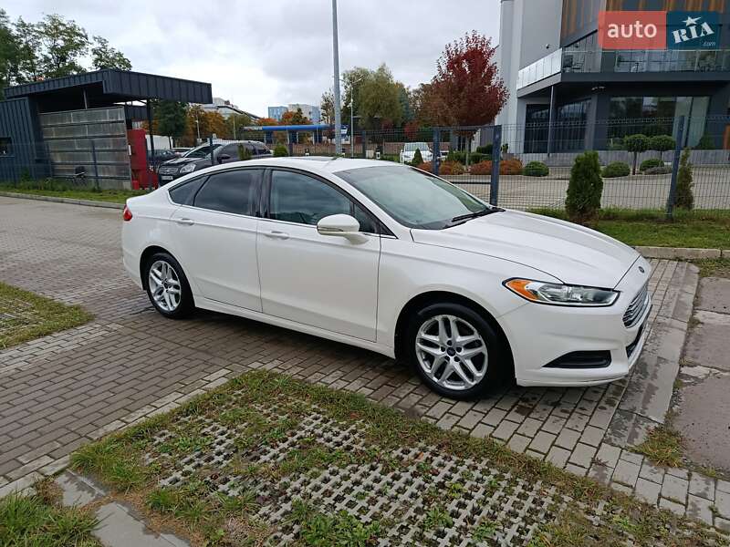 Седан Ford Fusion 2015 в Львове