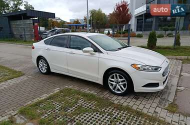 Седан Ford Fusion 2015 в 