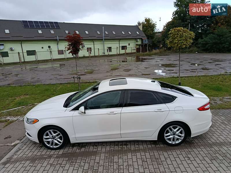 Седан Ford Fusion 2015 в Львове