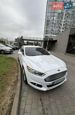 Седан Ford Fusion 2015 в 