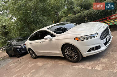 Седан Ford Fusion 2015 в 