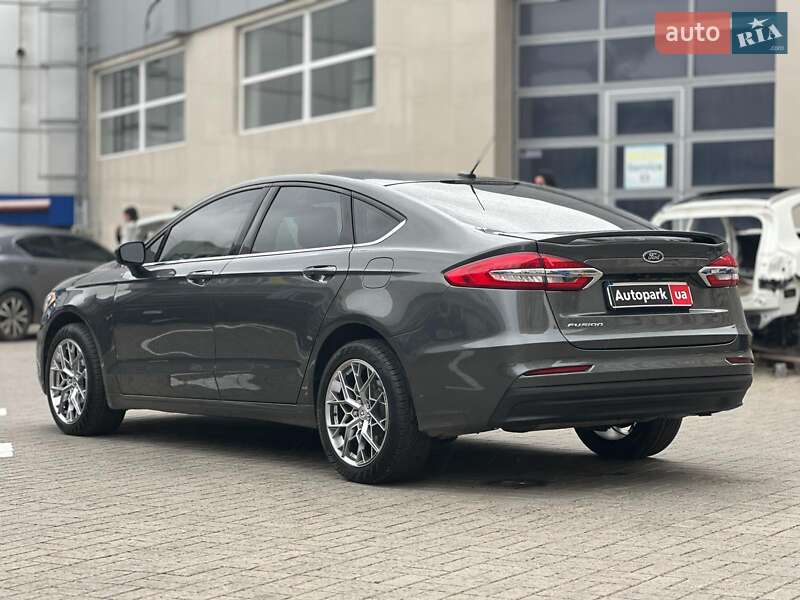 Седан Ford Fusion 2019 в Одесі