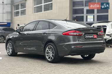 Седан Ford Fusion 2019 в 