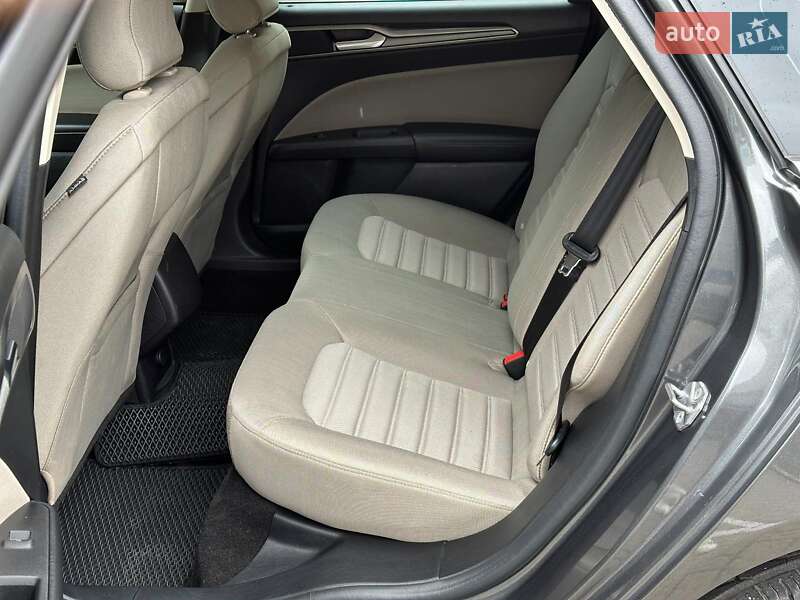 Седан Ford Fusion 2019 в Одесі