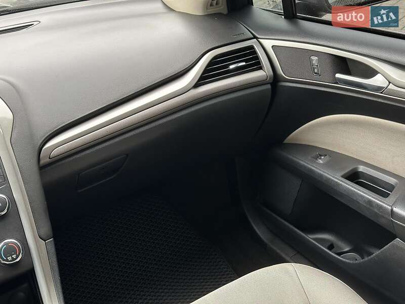 Седан Ford Fusion 2019 в Одесі