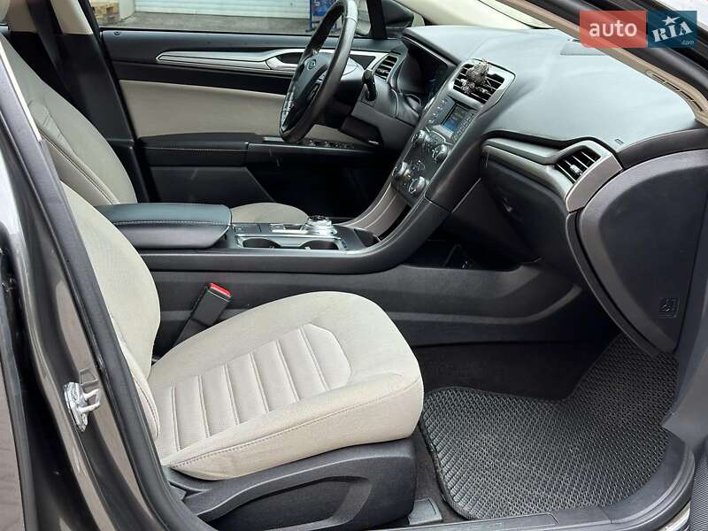 Седан Ford Fusion 2019 в Одесі