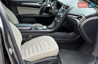 Седан Ford Fusion 2019 в 