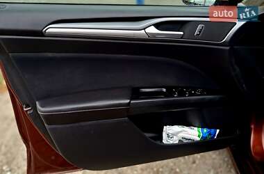 Седан Ford Fusion 2015 в 