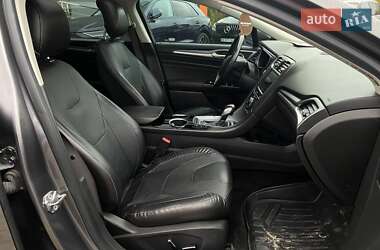 Седан Ford Fusion 2013 в 