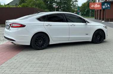 Седан Ford Fusion 2016 в 