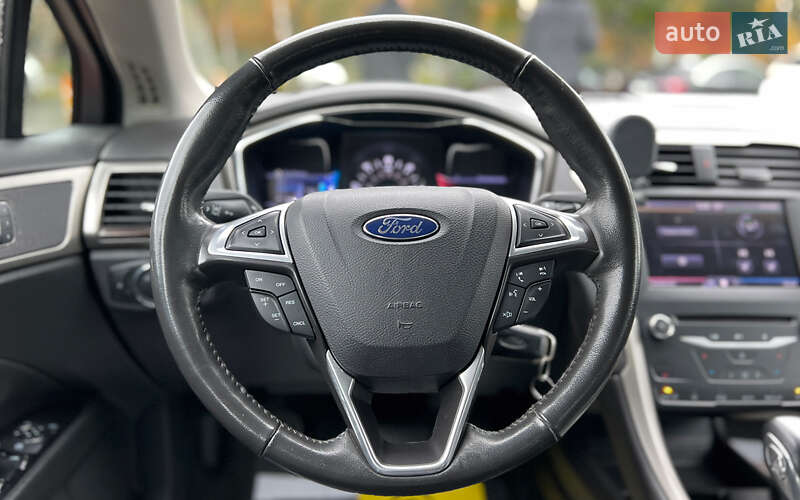 Седан Ford Fusion 2013 в Львове