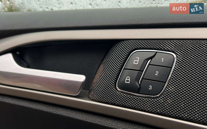 Седан Ford Fusion 2013 в Львове