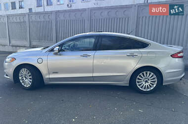 Седан Ford Fusion 2016 в 