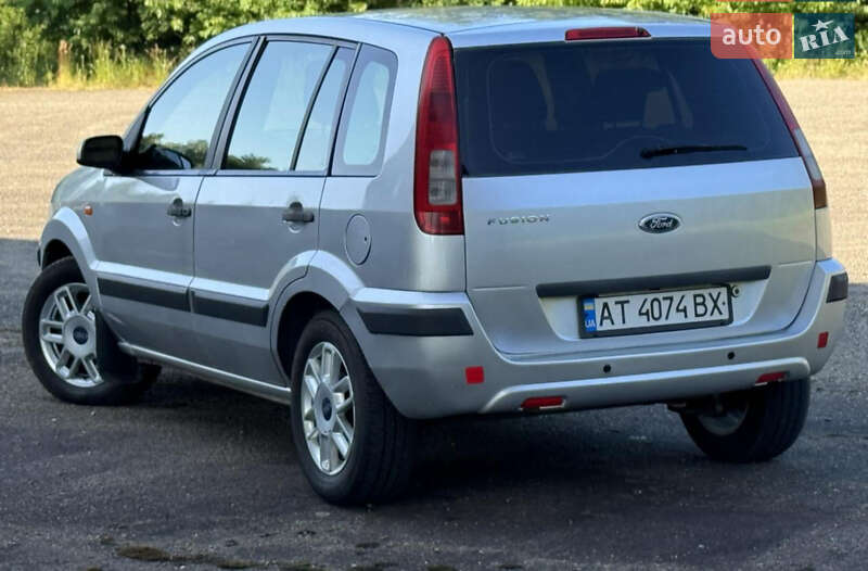Хэтчбек Ford Fusion 2006 в Долине