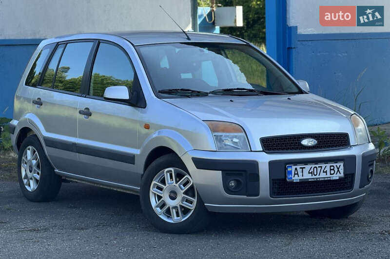 Хэтчбек Ford Fusion 2006 в Долине