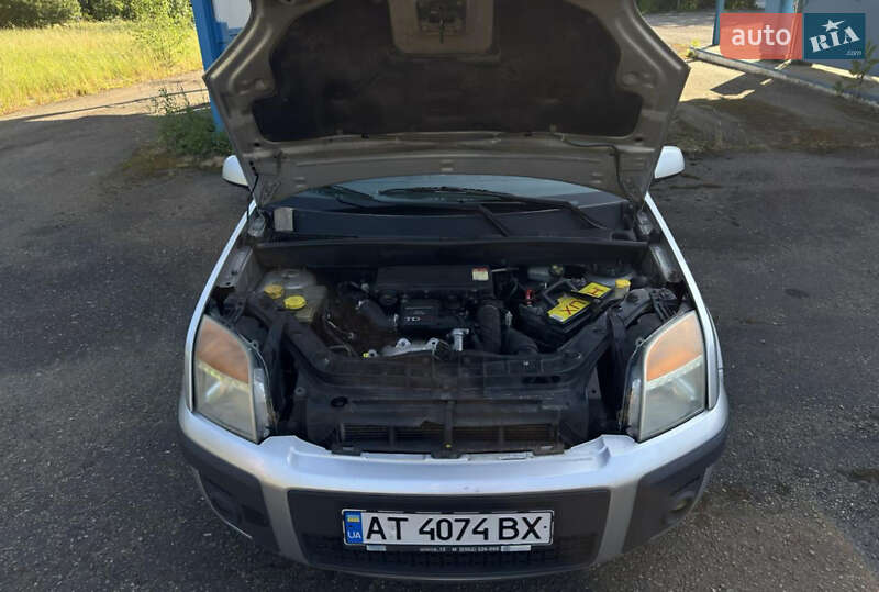 Хэтчбек Ford Fusion 2006 в Долине